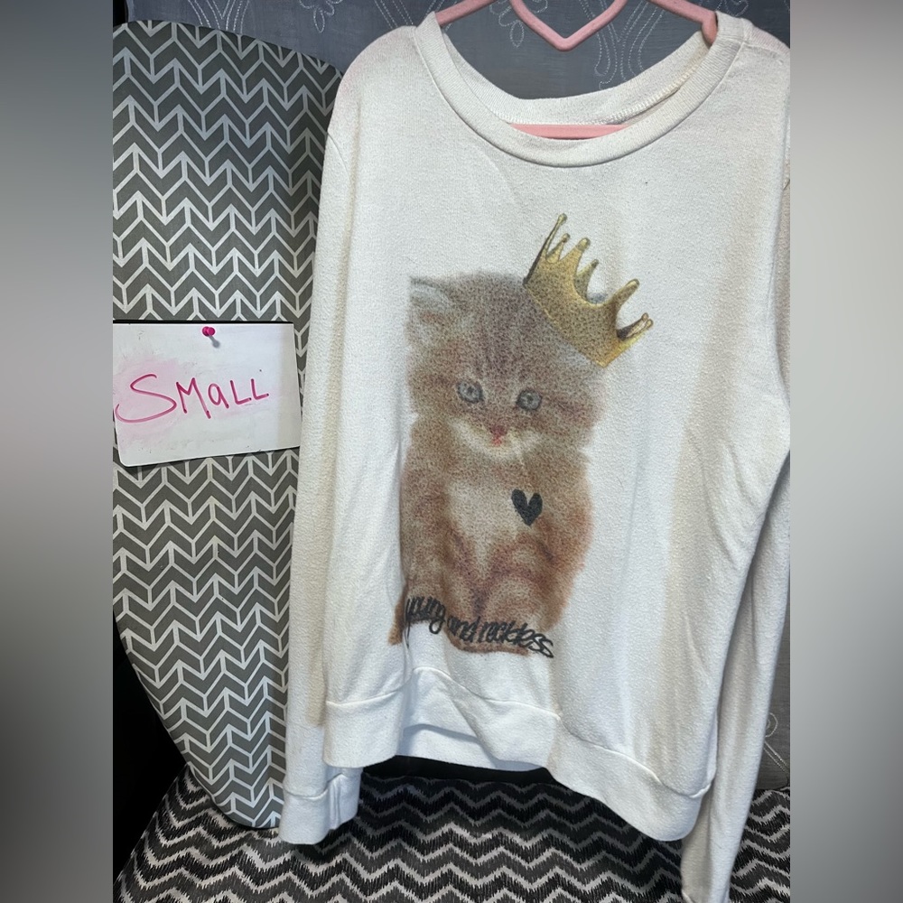 Young and reckless kitty sweater (: